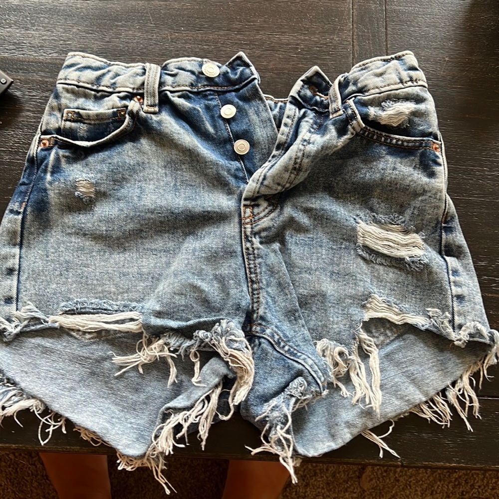 Distressed denim shorts by wildfable size 00